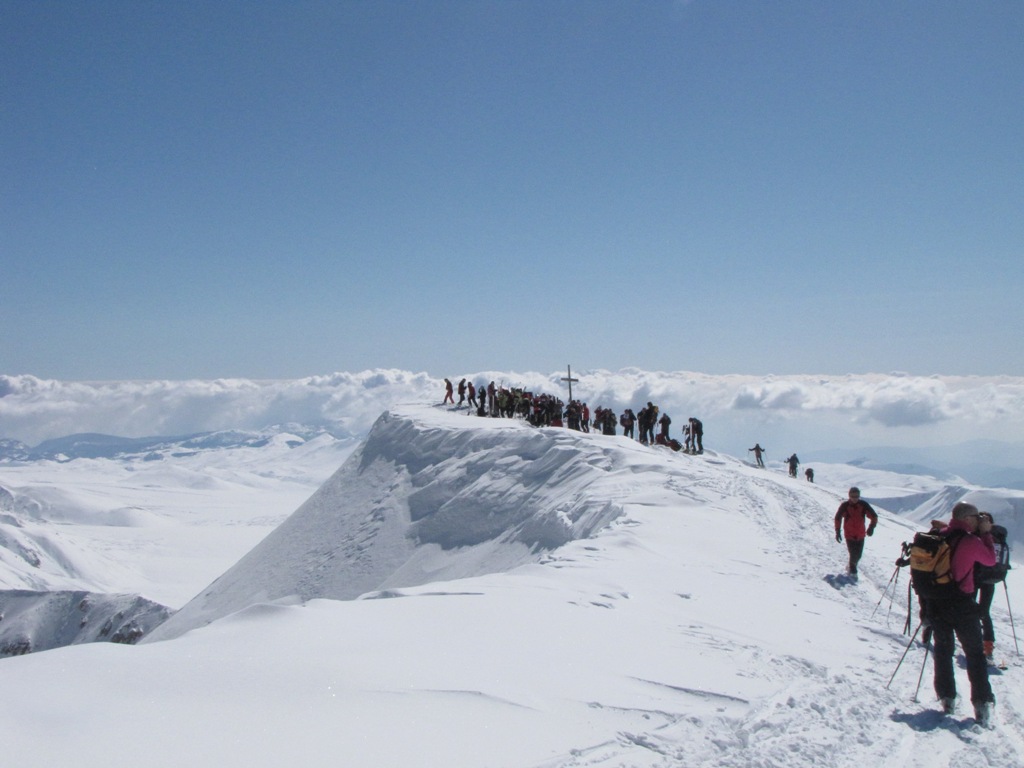 La traversata alta del Gran Sasso (da lontano)